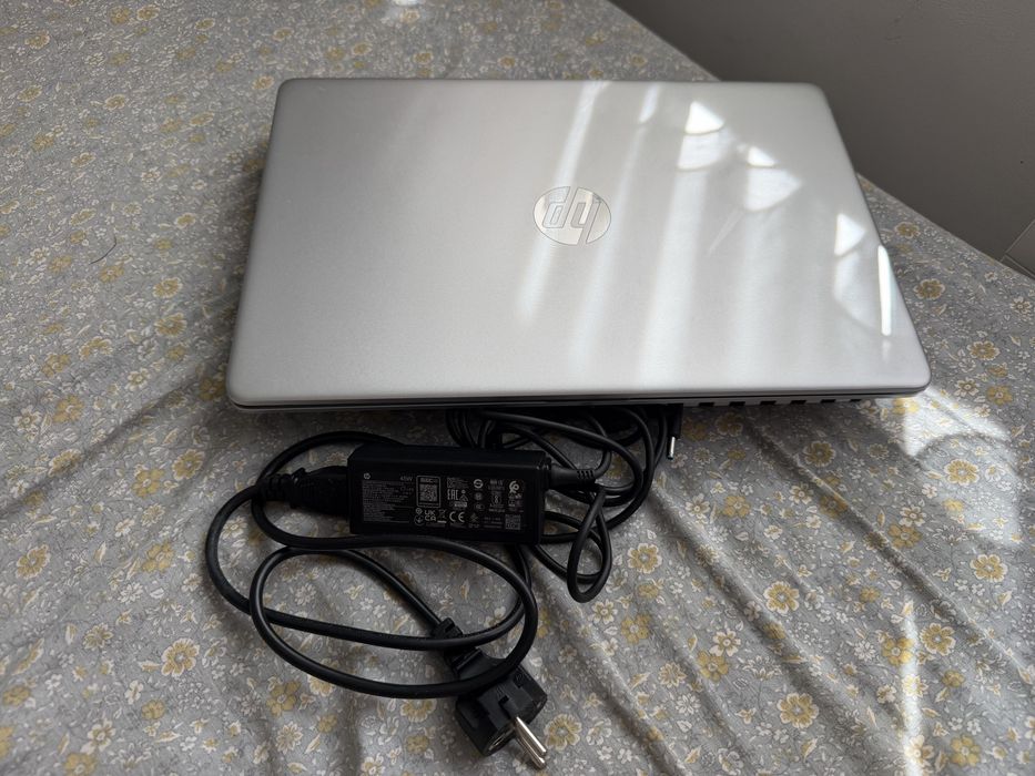 Laptop HP 15s – Ryzen 3 / 8GB RAM / 256GB SSD