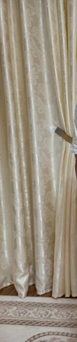 Продам шторы,  материал парча,  цвет жемчуг
