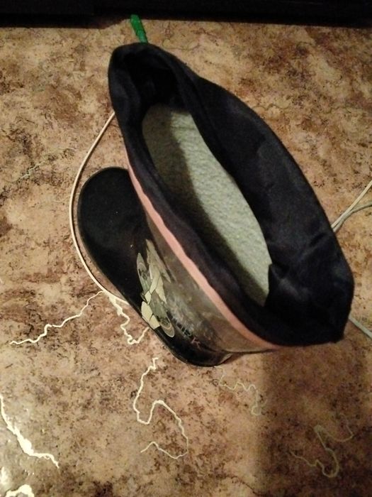 Аяк киімдер сатылады