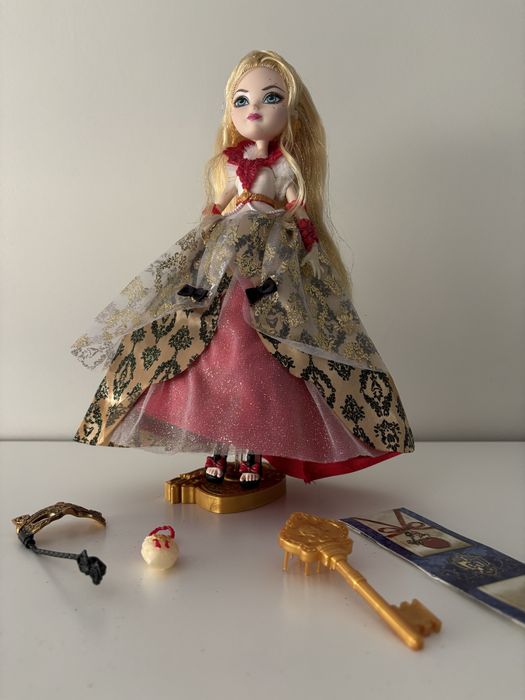 Кукла Ever After High. Эппл Уайт. День коронации