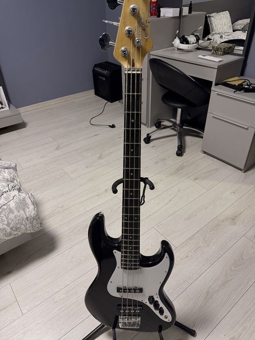 EKO VPJ280 Black – 4-струнна бас китара