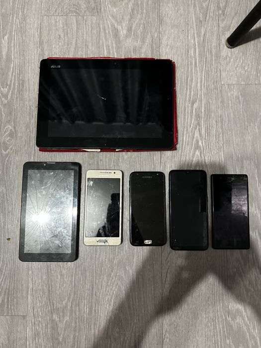 Продам телефоны на запчасти