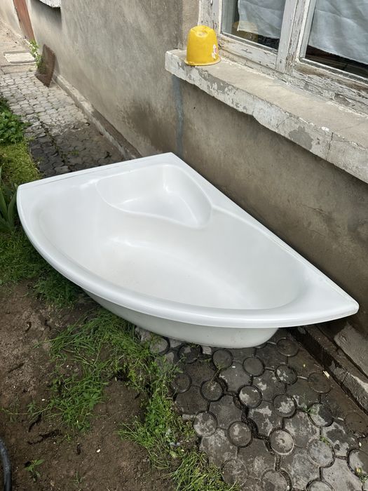 Vanna djakuzi srochniy sotiladi