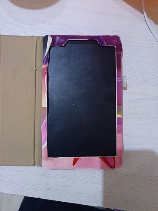 Планшет самсунг в чёрном цвете