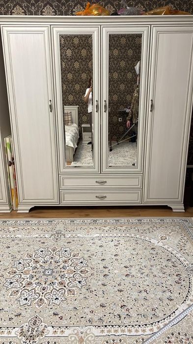 Продам шкаф и тумба зеркало