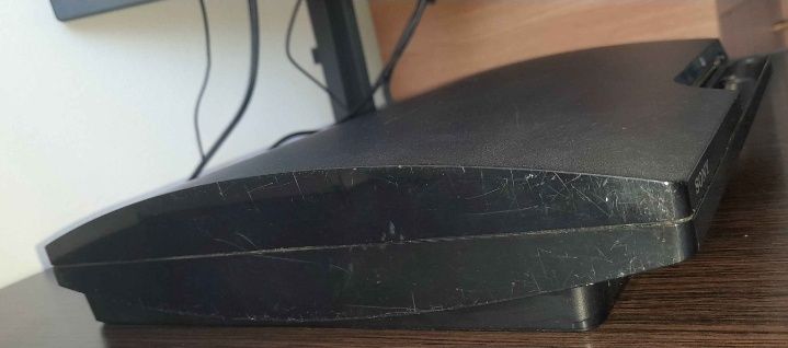 PlayStation 3 +5 jocuri + 2 controllere – pachet complet!