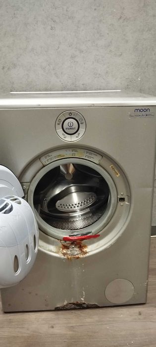 Продается стиральная машина Indesit