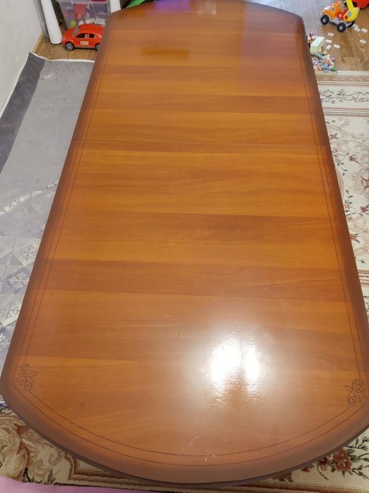 Стол. Обеденный. Прочный