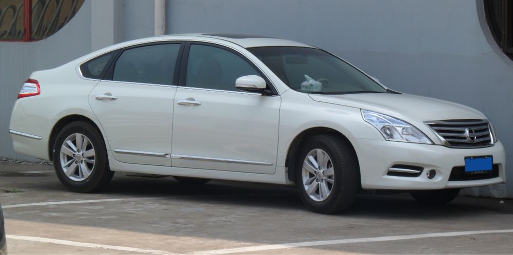Новая правая накладка на порог (юбка) Nissan Teana J32