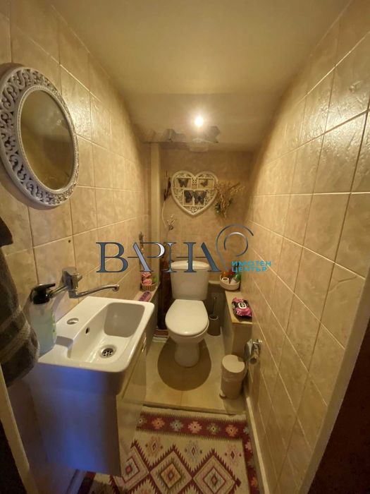 Обзаведена триетажна къща във Виница