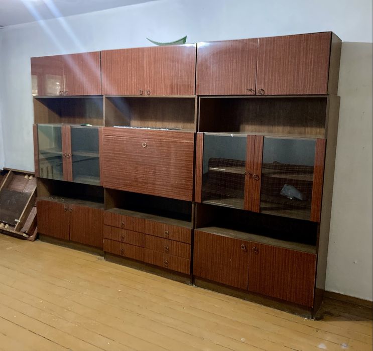 Стенка старая в хорошем состоянии