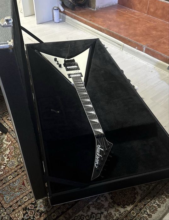 Электрогитара Jackson king V js32