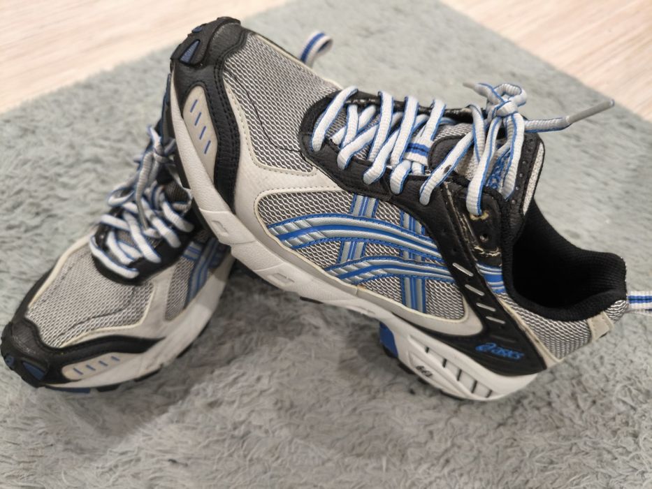 мокасини 39 и маратонки 37.5