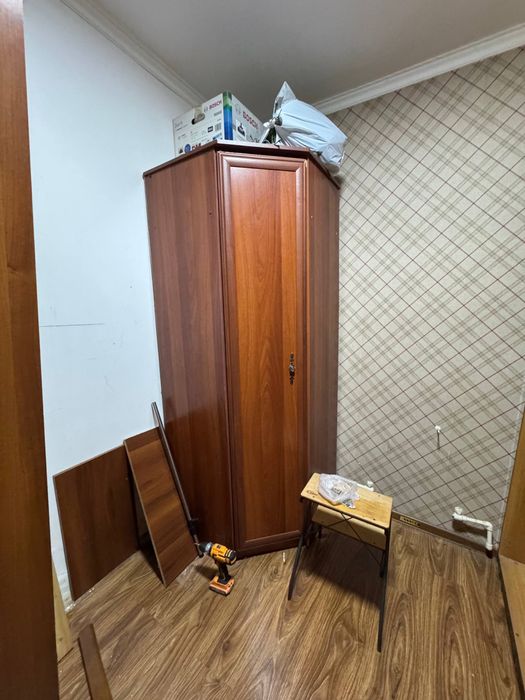 Продаются шкафы. угловой и 3-х створчатый. Оба в хорошем состоянии