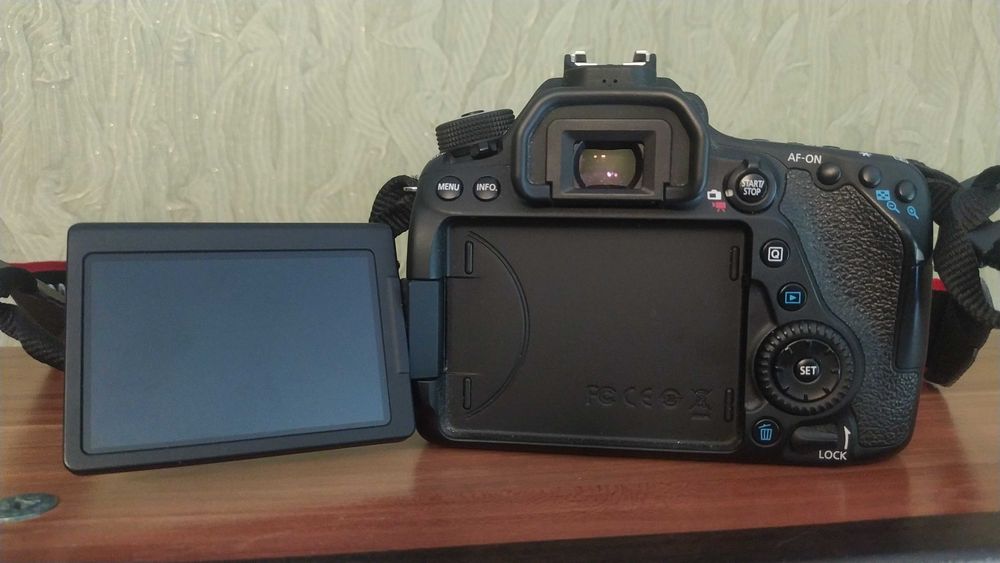 зеркальная камера Canon EOS 80D