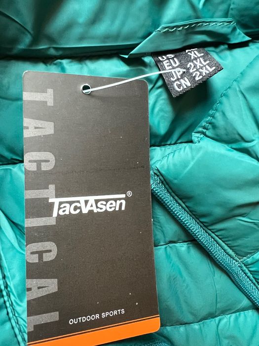 Ново преходно яке с етикет. Размер XL.