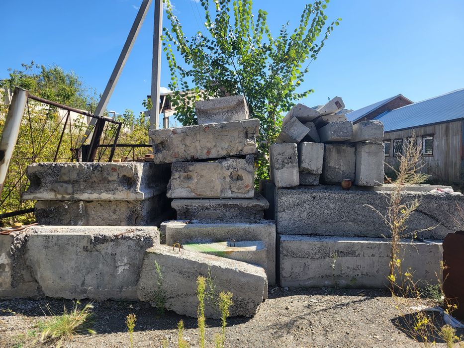 Продам Блоки, плиты,стеновые панели,перемычки,ступени