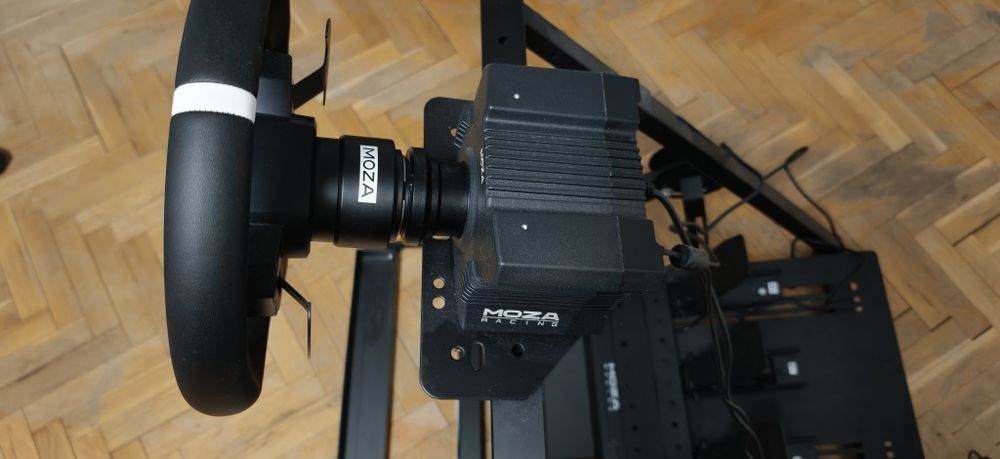 Moza r5 bundle + clutch + formula add on + stand