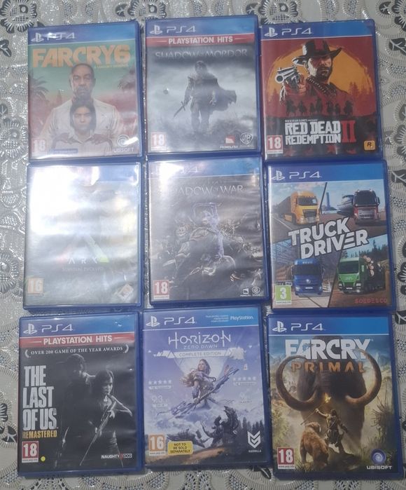 Плейстейшън 4 (PS4) Комплект + 2 джойстика + 9 ТОП Игри (Перфектно състояние!)