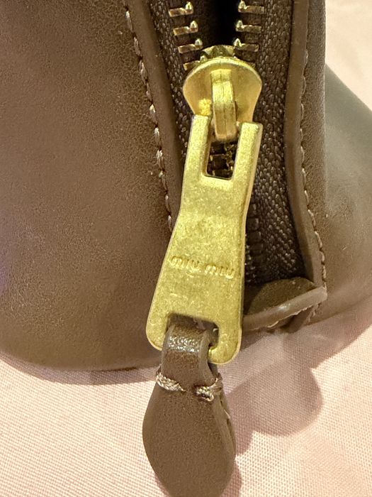 Geanta Miu Miu maro