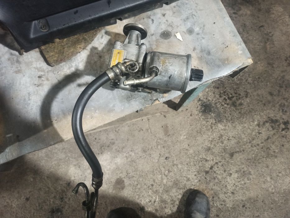 Продам насос ГУР на Мерседес 124