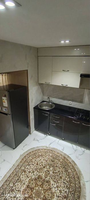 Чиланзар 2.   3комнатная кирпич на 1этаже.  Евро меб и тех