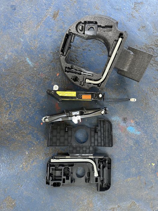 Set trusa cheie cric carlig audi a4 b8 a5 q5 a6 c7 a7