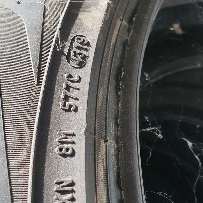 Pirelli 275 45 21