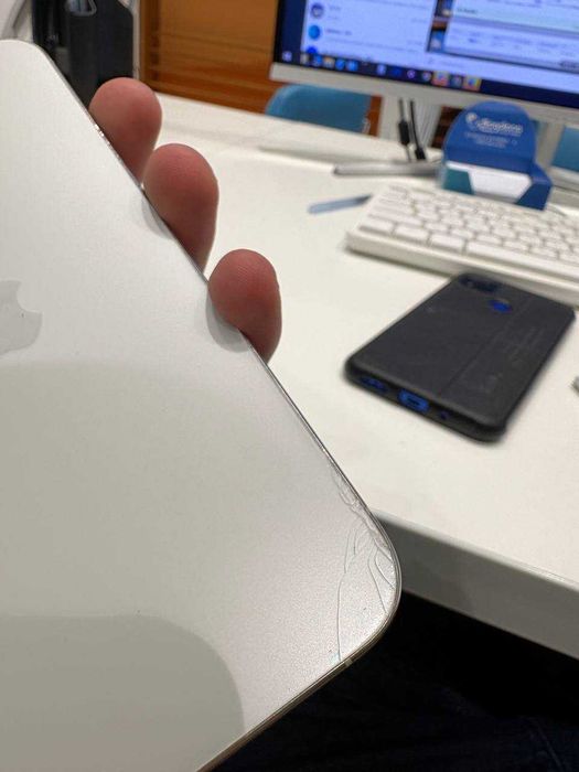 IPHONE 15 PRO MAX xolati ideal orqa krishkada treshina bor