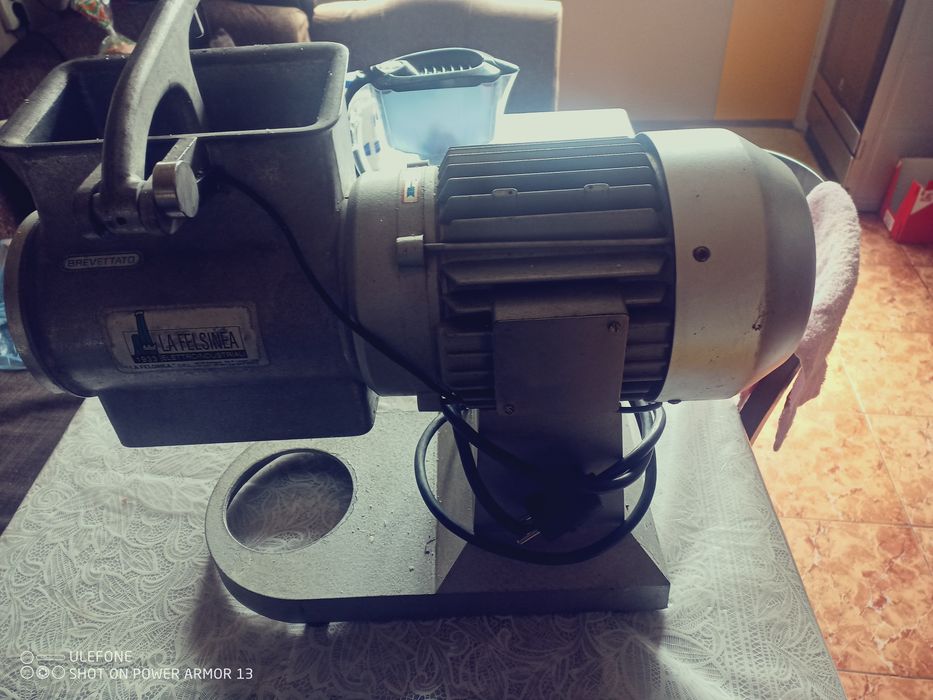 Професионално ренде за кашкавал и всички видове сирена и други неща