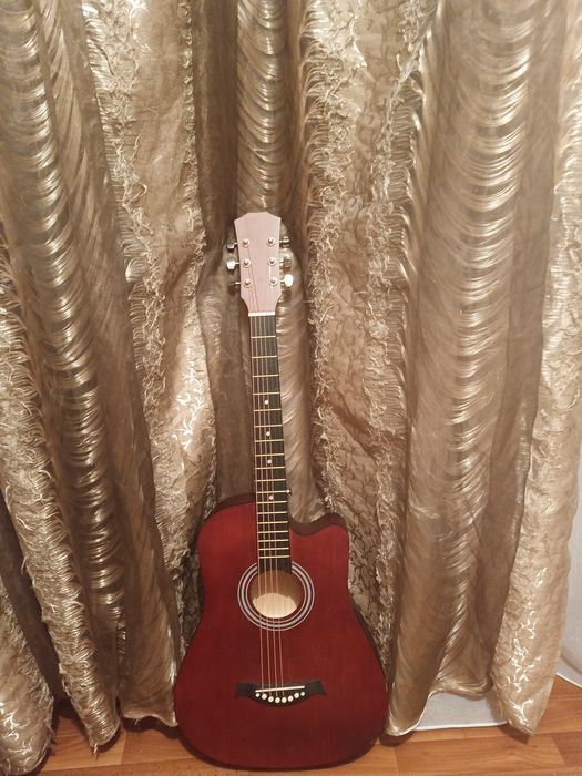 Гитара акустическая