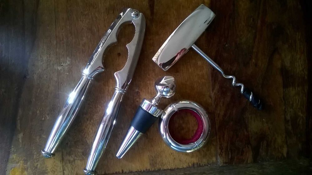 орехотрошачка, тирбушон, запушалка и капкоуловител