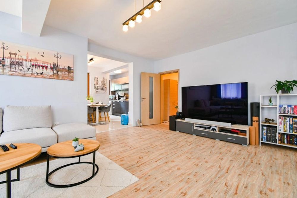 Дава се под наем Четиристаен апартамент в София, Изток - 126 кв.м за 999 € - Снимка #2