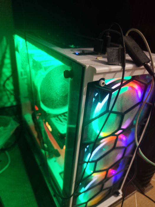 Продавам мощен компютър с rtx 3090