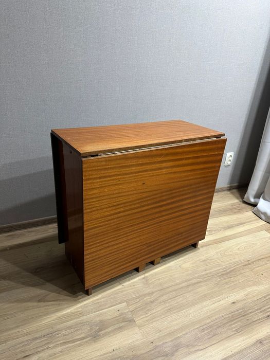 Продам раздвижной стол книжку