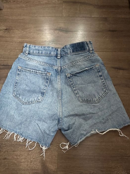 Къси панталони Zara, Bershka