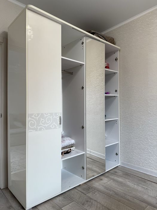 Спальный гарнитур продам