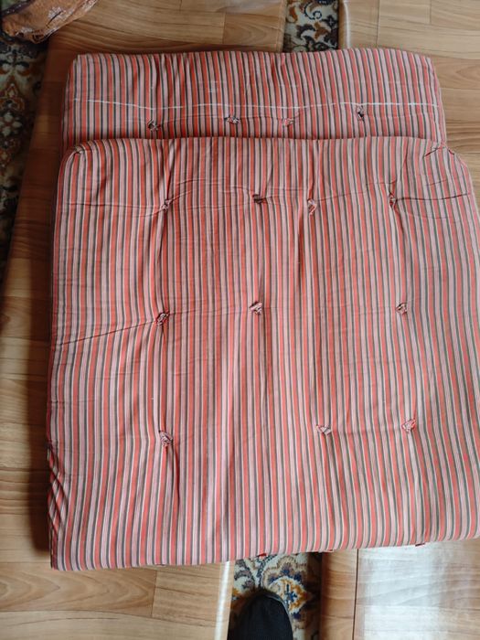 Отдам даром три матраса в хорошем состоянии