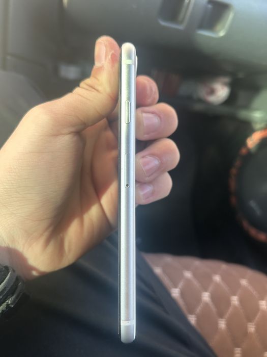 Продам Айфон се 2022 64гб