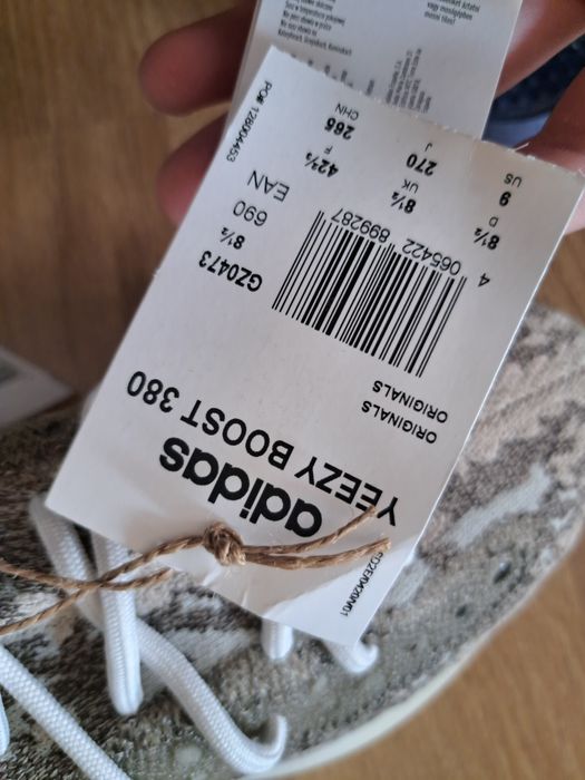 Vand adidas yeezy boost 380 pyrite  , noi 100% originali