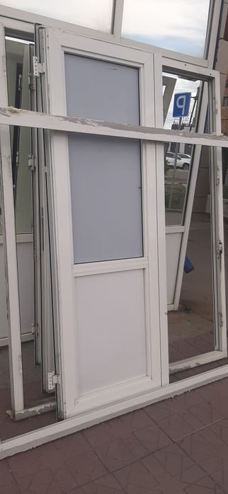 Продам б/у пластиковые двери