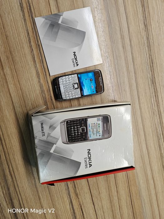 Телефон Nokia E71.