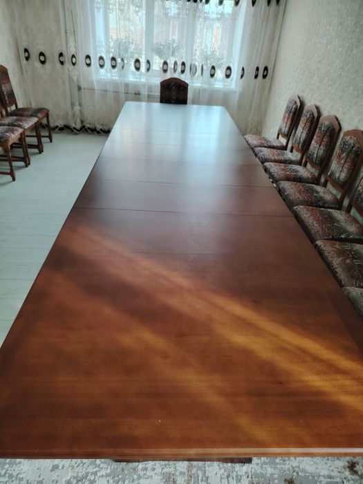 Стол для гостиной  4 метра