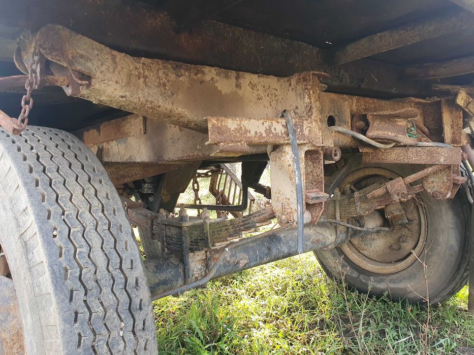 vând semănătoare prășitoare 6 rânduri, remorcă agricolă