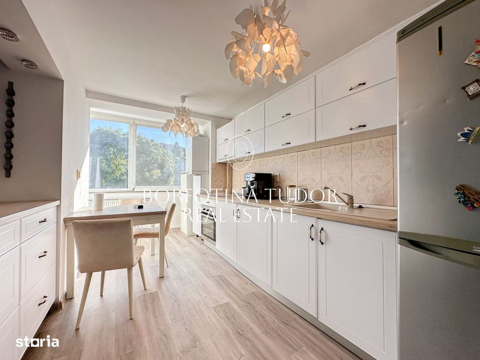 Apartament 3 camere | Plopilor | Semidecomandat | Garaj | Balcon