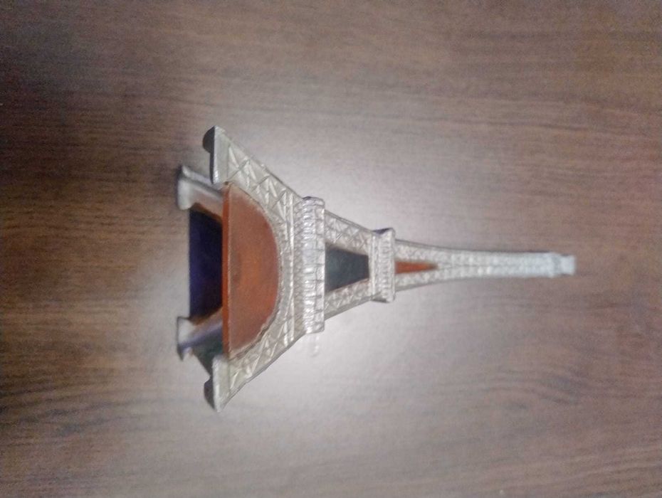 Turnul Eiffel-machetă, din plumb, comunism, de decor, 20 cm