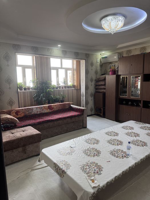 Срочно продается 2 х комнатная квартира М.Риёзий ориентир Ретро кафе