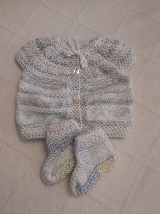 Предлагам детски плетени дрешки