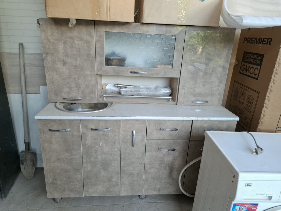 Компактный кухонный мебель 1.5 м Б/У