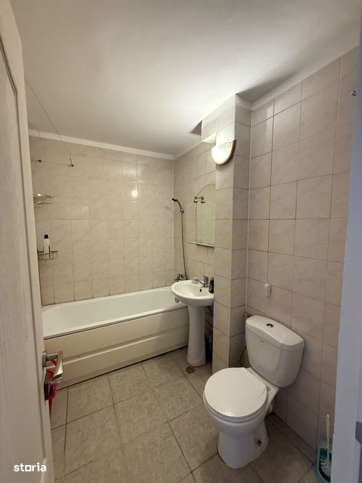 3 camere decomandate, 2 balcoane, parter, zona MALL